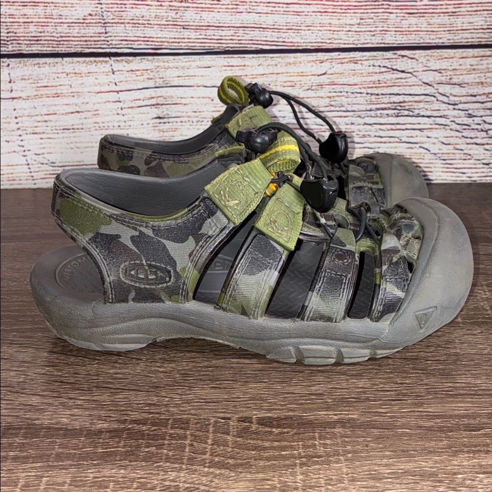 Used Keen Boys Size 13 Green Camouflage Sandals